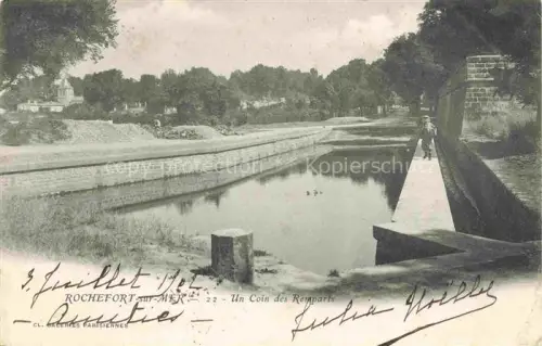 AK / Ansichtskarte Vaux-sur-Mer Rochefort 17 Charente-Maritime Coin-des-Remparts Stadtgraben Kanal Festungsmauer Baeume Spazierweg Person Kirche