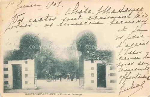 AK / Ansichtskarte Vaux-sur-Mer Rochefort 17 Charente-Maritime Ecole-de-Dressage Reitschule Toreingang Pferdekutsche Efeu Personen Baeume