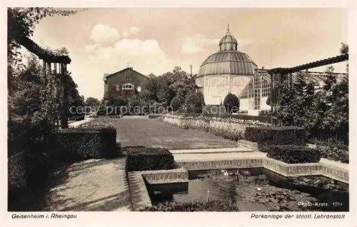 AK / Ansichtskarte Geisenheim Rheingau Hessen Staatliche-Lehranstalt Gewaechshaus-Kuppel Parkanlage Gartenanlage Wasserbecken Hecken Baeume Rheingau