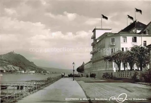 AK / Ansichtskarte Lannesdorf Bad Godesberg Rheinhotel-Dreesen Rheinpromenade Drachenfels Rhein Fahnen Hotel Promenade