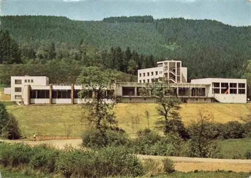 AK / Ansichtskarte Bergneustadt NRW Heimvolkshochschule Friedrich-Ebert-Stiftung Wald Bildungseinrichtung Flachdachbau Waldlage Gesamtansicht Andernach Sillemstrasse
