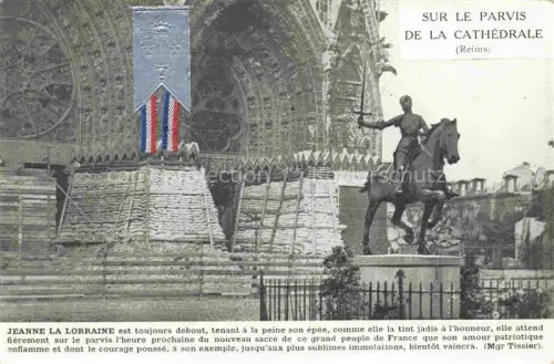 AK / Ansichtskarte REIMS 51 Marne Sur le Parvis de la Cathedrale
