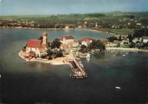 AK / Ansichtskarte Gross Wasserburg Halbinsel Kirche Burg Steg Segelboot Motorboot Wald Wohnhaeuser