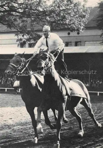 AK / Ansichtskarte Celle Niedersachsen Hengstparade Ungarische-Post Voltigeur Kunstreiter Rappen Reitkunst Zuschauer