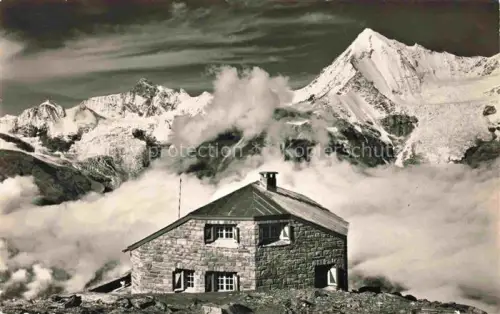 AK / Ansichtskarte Domhuette 2940m SAC Randa Visp VS Domhuette Obergabelhorn Rothorn Weisshorn Hochgebirge Schnee Wolken Gletscher