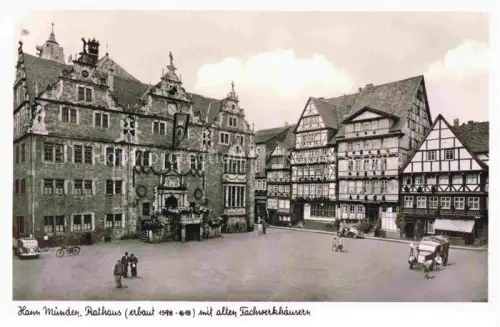 AK / Ansichtskarte Letzter Heller Rathaus Fachwerkhaeuser Marktplatz Autos Passanten Renaissance Fachwerkstadt