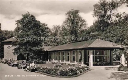 AK / Ansichtskarte Orb BAD ORB Hessen Lesehalle Trinkhalle Kurpark Kurgaeste Blumenbeete Baeume Pavillon
