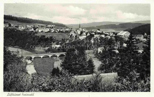 AK / Ansichtskarte Freienohl Sauerland Meschede NRW Viadukt Kirchturm Tal Huegel Wald Sauerland Bruecke Luftkurort