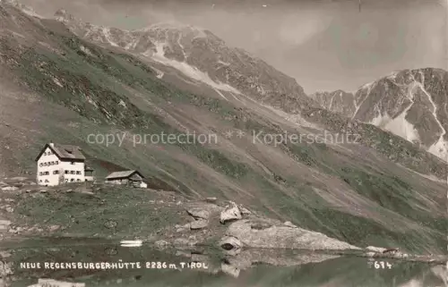 AK / Ansichtskarte Regensburgerhuette 2286m Stubaital Tirol AT Regensburgerhuette Berghuette Bergsee Gebirge Felsen Schnee Stubaital Alpenpanorama
