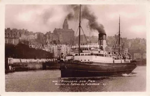 AK / Ansichtskarte BOULOGNE-SUR-MER 62 Pas-de-Calais Arrivée-du-Bateau-de-Folkstone Hafen Dampfschiff Hafenmauer Quai Stadt Kanal