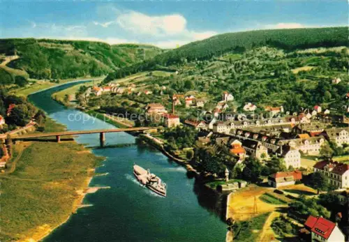 AK / Ansichtskarte Bad Karlshafen Bad Carlshafen Kassel Hessen Weser Dampfschiff Bruecke Ortschaft Hugenottenturm Huegel Flussbiegung