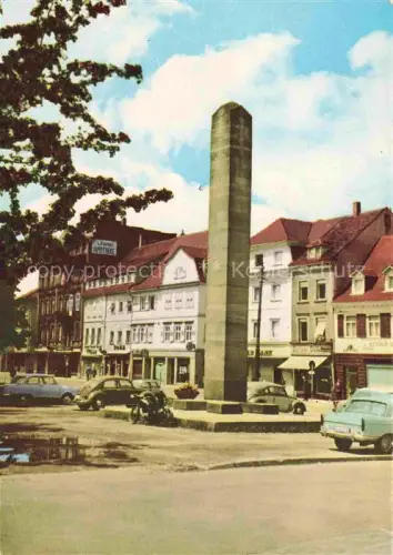 AK / Ansichtskarte Durlach Karlsruhe Baden BW Marktplatz Stele Obelisk Geschaefte Fachwerkhaeuser Strassenszene Autos VW-Kaefer