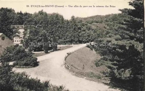 AK / Ansichtskarte Evaux-les-Bains Aubusson 23 Creuse Une allée du parc sur le ruisseau des bains