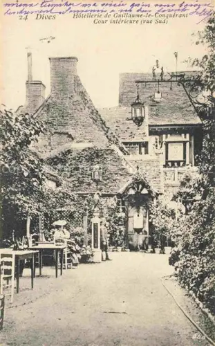 AK / Ansichtskarte Dives -sur-Mer CABOURG LISIEUX 14 Calvados Hôtellerie de Guillaume le Conquérant cour intérieur