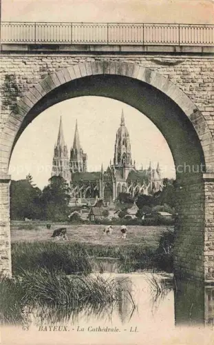 AK / Ansichtskarte BAYEUX 14 Calvados La Cathédrale