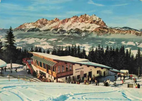 AK / Ansichtskarte Johann Tirol St Skiparadies Bergstation-Angerer-Alm Wilder-Kaiser Winter Schnee Skifahrer Seilbahn