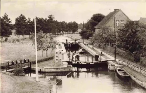 AK / Ansichtskarte Wendisch Rietz Brandenburg Schleuse Kanal Schleusentor Ruderboot Wohnhaus Allee Baeume Wasserstrasse