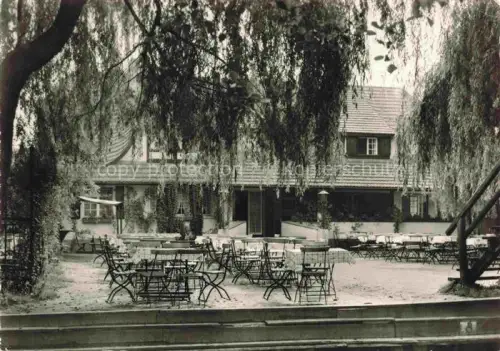 AK / Ansichtskarte Lehde Luebbenau Spreewald Brandenburg Gaststaette Biergarten Weidenbaeume Fliess Steg Tische