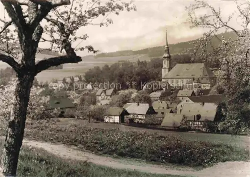 AK / Ansichtskarte Cunewalde Bautzen Sachsen Kirchturm Fachwerkhaeuser Obstbaeume Wiesen Dorfansicht Huegel