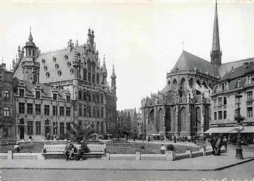 AK / Ansichtskarte LOUVAIN  Loewen Leuven Belgie Grote-Markt Stadhuis Sint-Pieterskerk Rathaus Gotik Park Passanten