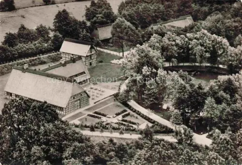 AK / Ansichtskarte Cloppenburg Fliegeraufnahme Museumsdorf Freilichtmuseum Fachwerkhaus Park Garten Luftbild