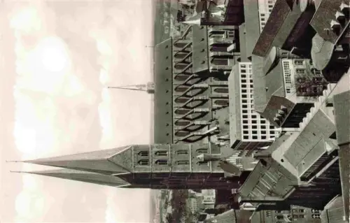 AK / Ansichtskarte LueBECK  CITY St-Marien Marienkirche Backsteinkirche Doppelturm Altstadt Daecher Stadtansicht