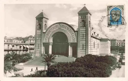 AK / Ansichtskarte ORAN Algerie Kathedrale Kirchenfassade Mosaikbogen Doppelturm Palmen Cours-Lafayette Kolonialarchitektur