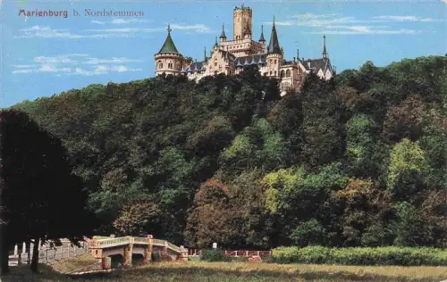 AK / Ansichtskarte Schloss Marienburg Nordstemmen Marienburg Schloss Huegel Bruecke Wald Tuerme
