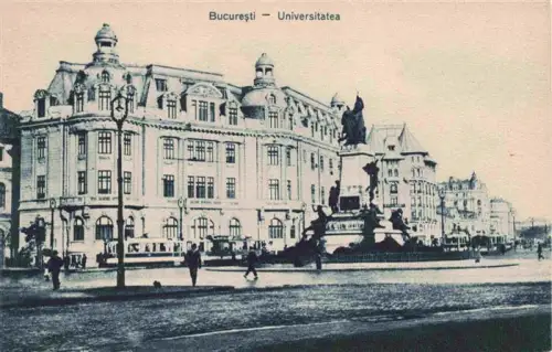 AK / Ansichtskarte Bucharest Universitatea Denkmal Strassenbahn Passanten Prachtbau Platz Gruenderzeitstil