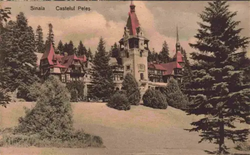 AK / Ansichtskarte Sinaia RO Castelul-Peles Schloss Nadelwald Tuerme Fachwerk Koenigsschloss Berglandschaft