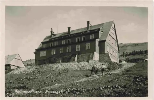 AK / Ansichtskarte Hofbaude Riesengebirge CZ Hofbaude Kesselkoppe Berghotel Wanderer Riesengebirge