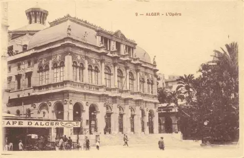 AK / Ansichtskarte ALGER  Algerie Opéra Café-d Alger Passanten Platz Palmen Treppenaufgang Kuppelbau