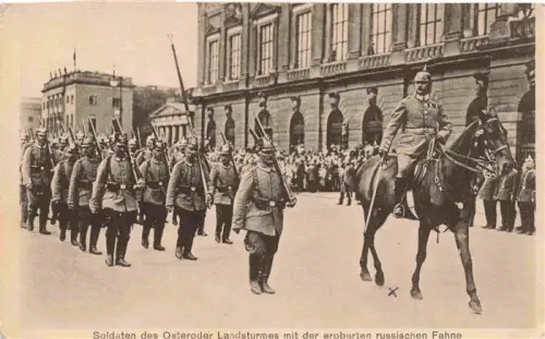 AK / Ansichtskarte Osterode  Ostpreussen Ostroda PL Soldaten Landsturm Russische-Fahne Pferd Offizier Marsch Pickelhaube Kriegspostkarte