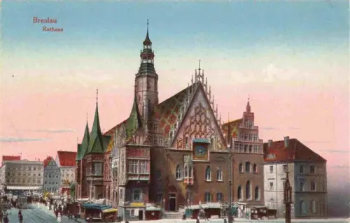 AK / Ansichtskarte Breslau WROCLAW PL Rathaus Marktplatz Gotik Turm Strassenszene Passanten