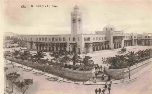 AK / Ansichtskarte ORAN Algerie Gare Bahnhof Uhrturm Kuppel Palmen Platz Passanten Pferdegespann