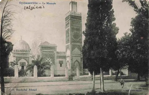 AK / Ansichtskarte Orleansville Ech Cheliff Algerie Mosquée Moschee Minarett Kuppel Pappeln Zypressen Fussgaenger