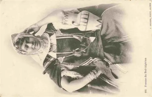 AK / Ansichtskarte ALGER  Algerie Femme-du-Sud-Algérien Frauenportrait Tracht Schmuck Krug Kopftuch Armreifen Orientalisch