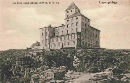 AK / Ansichtskarte Schneegrubenbaude Riesengebirge PL Schneegrubenbaude Berghotel Felsen Gipfel Riesengebirge 1490m Gebirge
