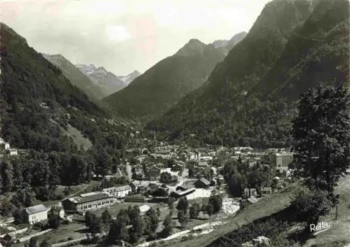 AK / Ansichtskarte CAUTERETS 65 Hautes-Pyrenees Pyrenaeen Tal Bergpanorama Kirche Kurbad Gebirge Wald Fluss