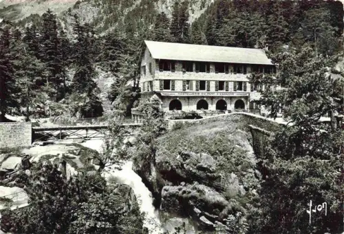 AK / Ansichtskarte Pont d Espagne 65 Hautes-Pyrenees Pont-d Espagne Hostellerie Gebirgsbach Wasserfall Bruecke Wald Felsen Pyrenaeen