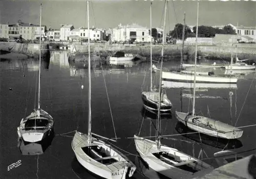 AK / Ansichtskarte La Flotte Ile de Re 17 Charente-Maritime Port Segelboote Hafen Ile-de-Ré Kueste Boote Hafenstadtansicht