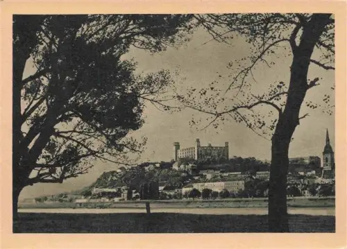 AK / Ansichtskarte Pressburg BRATISLAVA Pozsony SK Burg Donau Baeume Stadtansicht Kirche Huegelland