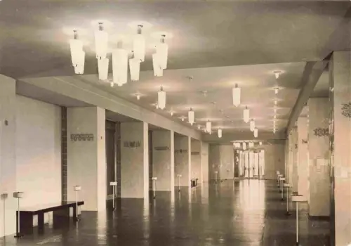 AK / Ansichtskarte LEIPZIG Sachsen Opernhaus Vestibueel Foyer Kronleuchter Innenraum Saeulen Sitzbank