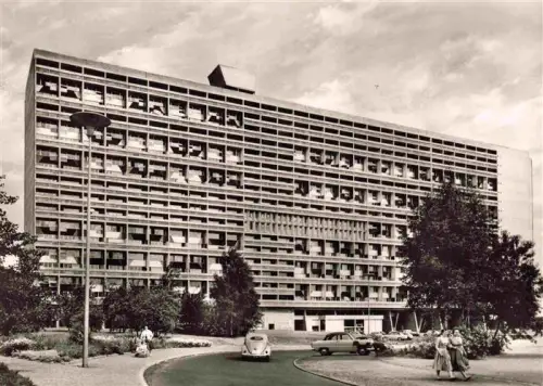 AK / Ansichtskarte CHARLOTTENBURG-WILMERSDORF BERLIN Unité-d Habitation Le-Corbusier Wohnblock Hochhaus Reichssportfeldstrasse Balkone Modernismus