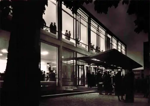 AK / Ansichtskarte CHARLOTTENBURG-WILMERSDORF BERLIN Konzertsaal Hochschule-fuer-Musik Fasanenstrasse Glasfassade Nachtaufnahme Empfang Publikum