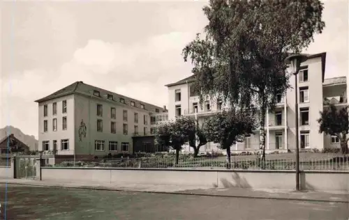 AK / Ansichtskarte Bad Muenster am Stein Ebernburg Rheinland-Pfalz LVA-Sanatorium Sanatorium Kurgebaeude Zaun Baeume Nahe