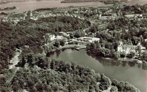 AK / Ansichtskarte Malente-Gremsmuehlen Ostholstein See Luftaufnahme Kneipp-Heilbad Luftkurort Wald Villen Hotel Schiffsanleger
