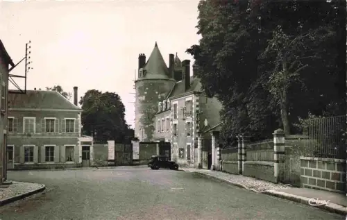 AK / Ansichtskarte ROMORANTIN-LANTHENAY 41 Loir-et-Cher Place-du-Château Sous-Préfecture Schloss Turm Auto Strasse Wohnhaeuser