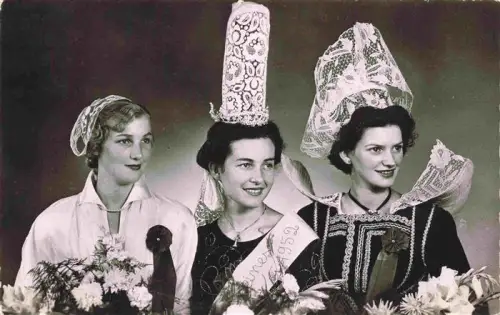 AK / Ansichtskarte QUIMPER 29 Finistere Reines-de-Cornouaille Bretonische-Tracht Spitzenhaube Fest Cornouaille Frauen Blumen