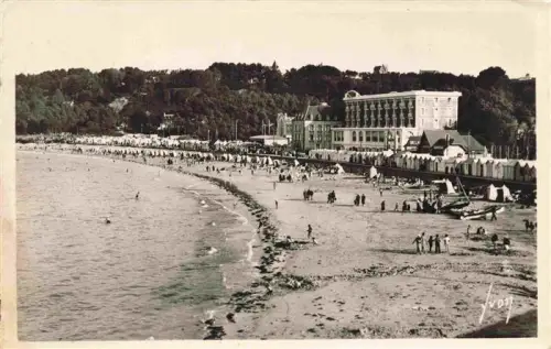 AK / Ansichtskarte PERROS-GUIREC Lannion 22 Cotes-d Armor Plage-de-Trestraou Strand Badegaeste Hotel Strandkabinen Boote Meer Bretagne